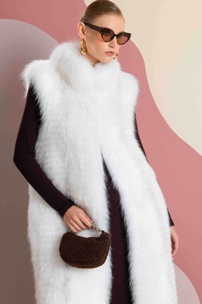 A fox vest that makes you feel special with its lightness and excellent craftsmanship, by Punto.